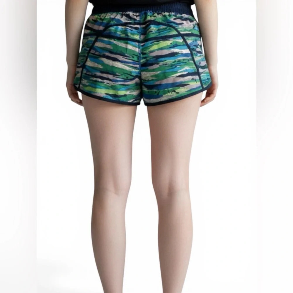 lululemon athletica Blue and Green Printed Athletic Shorts Sz/8